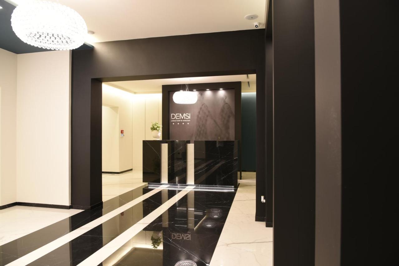 פויג'ה Demsi Palace Hotel & Restaurant מראה חיצוני תמונה