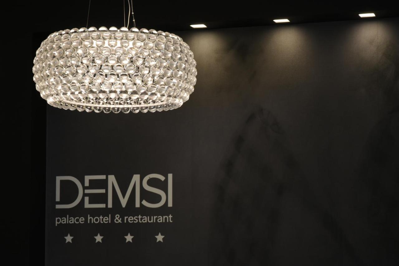 פויג'ה Demsi Palace Hotel & Restaurant מראה חיצוני תמונה