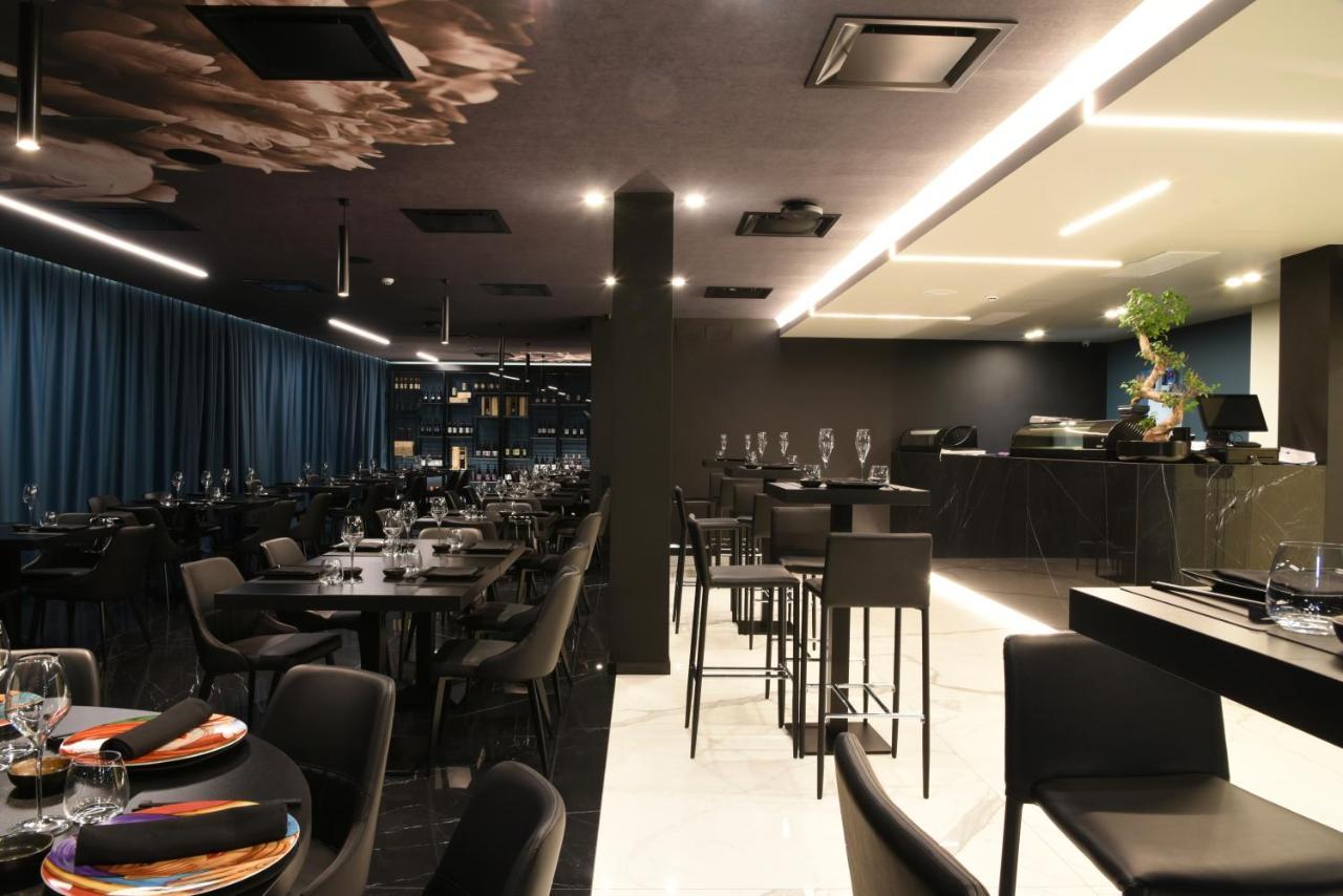 פויג'ה Demsi Palace Hotel & Restaurant מראה חיצוני תמונה