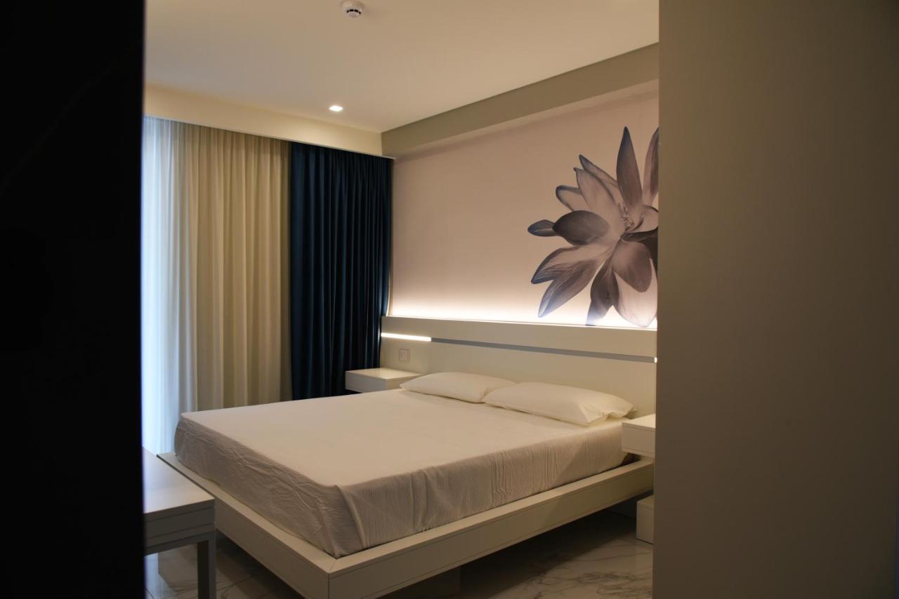 פויג'ה Demsi Palace Hotel & Restaurant מראה חיצוני תמונה