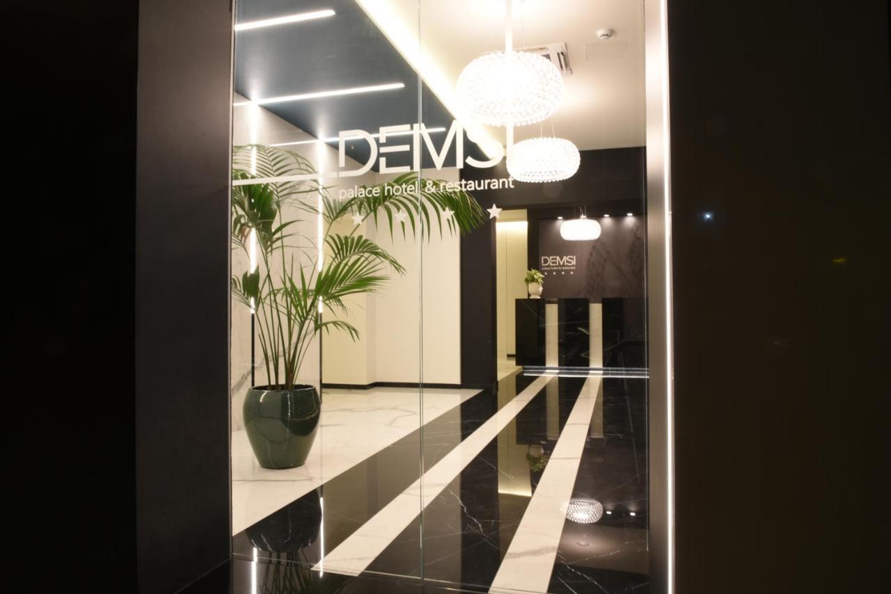פויג'ה Demsi Palace Hotel & Restaurant מראה חיצוני תמונה